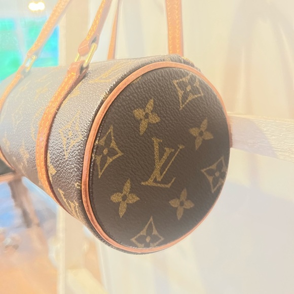 Authentic Louis Vuitton Papillon 19 - Picture 3 of 6